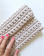 Load image into Gallery viewer, Crochet Clutch
